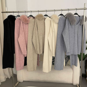 طقم سويتر نسائي فاخر ناعم بياقة من فرو الثعلب الحقيقي سروال خريفي بأرجل واسعة من قطعتين بالجملة مع غطاء رأس - Product Image 1