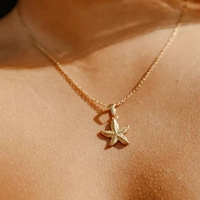 Colliers de style bohème pour femme, idéal pour l'été et la plage, avec étoiles de mer, coquillages, breloques thème vie marine, perles artificielles et corail, style bouddhiste