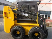 China Top J60 3.2 Ton Skid Steer Loader |   Beban Terukur 850kg, Bucket 0.4-0.5m³, untuk Konstruksi di Ruang Sempit