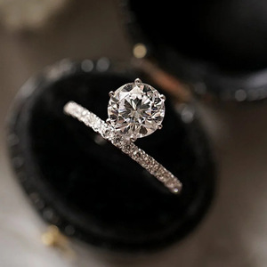 Anello di Diamanti Q856 in Oro Bianco, Taglio Brillante Rotondo, Colore G Naturale, Gioiello da Donna per Fidanzamento - Product Image 5