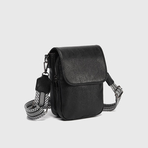 Women's PU Brown Retro <b>Mini</b> Crossbody Bag Commute Fashion Versatile Wide Strap Small Square Bag - Product Image 4