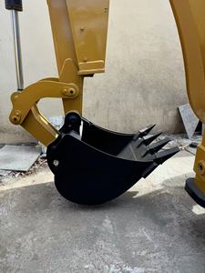 Chargeuse-pelleteuse JCB 4CX d'occasion à prix avantageux, modèle 2023, capacité nominale de 9 tonnes, bon état, faible consommation de carburant, pièces détachées faciles à accéder - Product Image 6