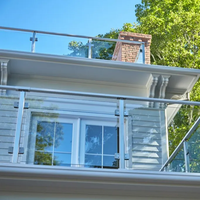 Balustrade extérieure en acier inoxydable au design moderne personnalisé avec panneau de verre résistant à l'eau pour la rénovation de balcons et de villas