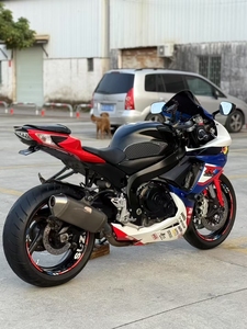 Motocyclettes d'occasion <span class=keywords><strong>Suzuki</strong></span> <span class=keywords><strong>GSX</strong></span> 600R <span class=keywords><strong>Moto</strong></span> Sportives Haute Performance État Original Excellent Son Puissant et Profond - Product Image 5