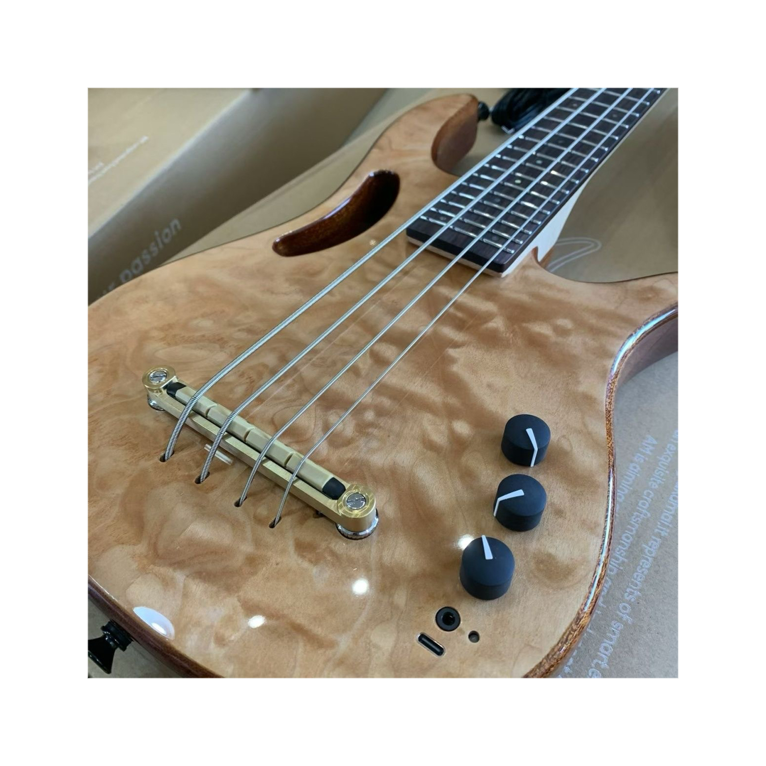Akama Mini Bass Guitar - Silent, Portable, and Perfect for Beginners