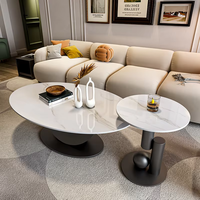 Französischer Vintage-inspirierter Luxus-Couchtisch im Minimalistischen Design mit Ovaler Steinplatte für Kreative Kleine Wohnungen