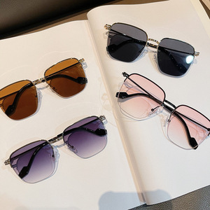 Gafas Qianai con Media Montura, Anti Luz Azul, Unisex, Lentes de PC, Montura Mediana, Diseño Irregular, Protección UV400 - Product Image 3