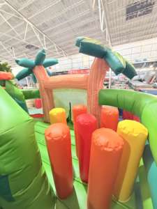 Casa de gorila inflable Huatong comercial, Castillo de salto de loro con tobogán, castillo inflable combinado con estampado de bosque para niños - Product Image 6