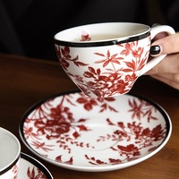 Assiette de salle à manger rétro de luxe en céramique avec design romantique rose, assiette à manger en céramique haut de gamme avec magnifique ensemble de tasses à café