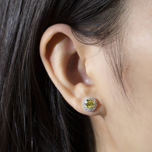 ต่างหูเพชรเม็ดกลมสีเหลืองทองคำขาว 9K รุ่น MSE-956 จาก Messi Jewelry สำหรับผู้หญิง - Product Image 5