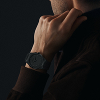 Montre design à deux aiguilles en acier inoxydable avec boucle en silicone Bracelet en silicone de luxe en acier inoxydable Montre pour homme 5 atm résistante à l'eau