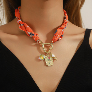 Collar de bufanda de seda de moda para mujer-Cadena colgante larga colorida con perlas, elegante y elegante - Product Image 4