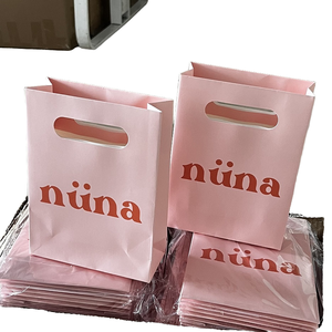 Bolsas de papel de lujo reciclables con asas troqueladas y laminación mate, ideales para embalaje de zapatos, ropa y velas de boutique. - Product Image 2