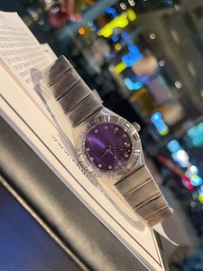 Montres mécaniques élégantes et vintage de créateur, tendance et très vendues ; Montres pour femmes de haute qualité avec cadran violet - Product Image 5