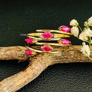 Bague en or massif 14K en forme de marquise rubis naturel. - Product Image 3