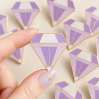 Insigne d'épingles de diamant en métal exquis vêtements en gros décorer des épingles personnalisé dur émail doux métal scintillant épinglette Gemston
