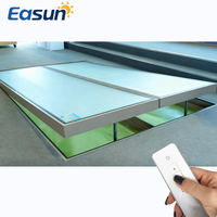 Système de lucarne en verre à lamelles verticales de forme personnalisée avec cadre en aluminium à rupture de pont thermique pour projets architecturaux