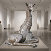 Statue de girafe élégante en bronze poli, sculptée à la main par procédé de fonte à la cire perdue, sculpture de faune, figurine de mascotte tendance