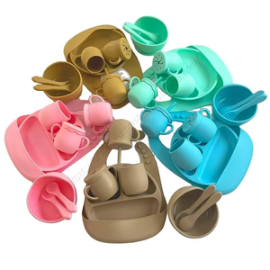 Vaisselle pour enfants personnalisée en gros, gobelet d'apprentissage pour bébé, fourchette, cuillère, bavoir, bol en silicone, assiette, ensemble d'alimentation - Product Image 1