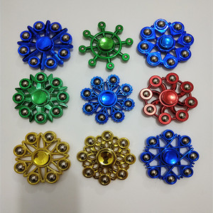 Snowflake Fidget Spinner Custom Fidget Spinner Glide Bearing Giros de alta velocidad Spinners de mano de metal de precisión para niños adultos - Product Image 5