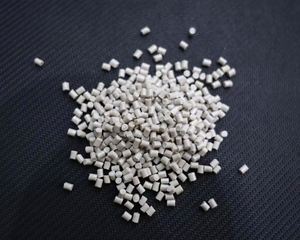 Gránulos de resina de polieteretercetona (PEEK) de grado médico de alta resistencia CF 20 CF30 CF40 CF50 Pellets - Product Image 4