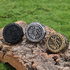 แหวนทางศาสนาของเทวทูตไมเคิลสำหรับผู้ชายแหวนแฟชั่นสายสแตนเลสขัดเงาสีดำ - Product Image 1