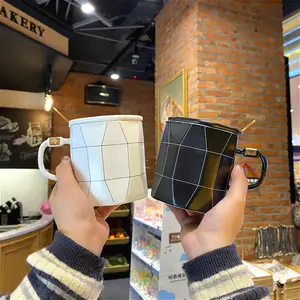 Wholesale Madou 450Ml Modern Irregular Line Pattern Ceramic Mug Lid Spoon Office Coffee Cup Ceramic Mugs