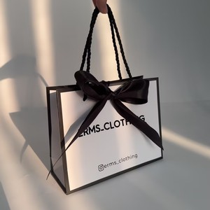 Elegant Edge Frame Design White <b>Paper</b> Gift Bag Customized Logo Service Cosmetic Store Retail Packaging Shopping Bags - Product Image 3