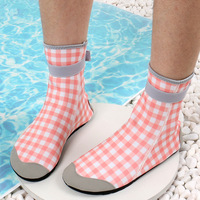 Chaussures aquatiques montantes à semelle souple antidérapante pour adultes (hommes, femmes) et enfants, pour la natation, la randonnée en ruisseau, la pêche en eau vive, et chaussettes de plongée en néoprène