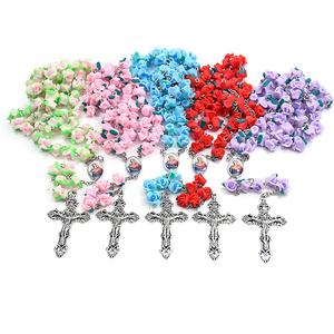Rosario Cattolico Colorato con Perle a Forma di Rosa in Argilla Polimerica, Collana con Crocifisso - Product Image 4
