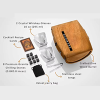 Kit de cocktails Old Fashioned personnalisé avec verres à whisky gravés écologiques, ensemble cadeau avec sous-verre en ardoise, 6 pierres à whisky en granit et support en bois pour whisky