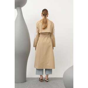 Elegante Gabardina para Mujer Color Camel con Detalle de Encaje en las Mangas Completas, Ajuste Cómodo para Todas las Temporadas - Product Image 2