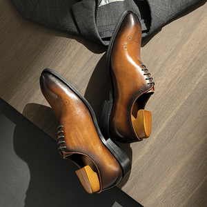 Chaussures Oxford habillées pour hommes 2026 en cuir véritable à bout carré, texture brossée à la main, pour affaires et occasions formelles - Product Image 1