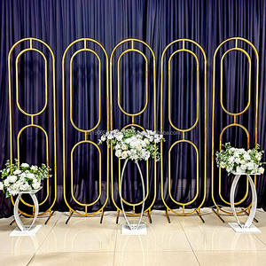 เฟอร์รุน รับตกแต่งงานแต่งงานแบบเรียบง่าย โครงโลหะสแตนเลสสีทองโค้ง สำหรับฉากหลัง ขายส่ง รุ่น BJ - Product Image 4