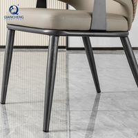 Chaise de salle à manger de luxe en cuir PU, dossier tressé, boucle à sangle, pieds en métal gris bronze, style industriel italien, pour villa, club, restaurant, fabrication OEM