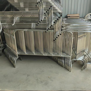 Barrière de gestion de foule portable et temporaire, hauteur 2m, longueur <span class=keywords><strong>4m</strong></span>, taille et couleur personnalisables, disponible pour les projets municipaux et aéroportuaires - Product Image 3