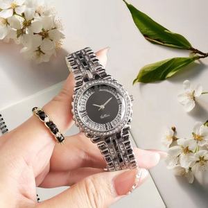 Reloj de lujo para mujer, de aleación dorada con diamantes de imitación, pulsera de acero inoxidable, esfera de cristal de cuarzo, resistente al agua, reloj de vestir - Product Image 2