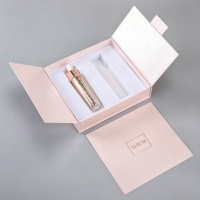 Caja de Embalaje de Perfume de Doble Puerta de Alta Gama con Logotipo en Relieve para Botella de 100 ml y Set de Cosméticos