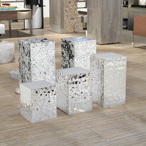 Rak <span class=keywords><strong>Display</strong></span> toko garmen, desain Modern, logam tahan lama, rak <span class=keywords><strong>Display</strong></span> meja emas mengkilap, rak pakaian toko - Product Image 4