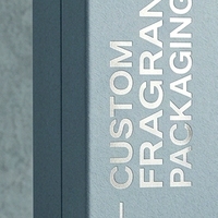 Boîte à parfum rigide de luxe personnalisée, style livre bleu magnétique, boîte fermée, présentation
