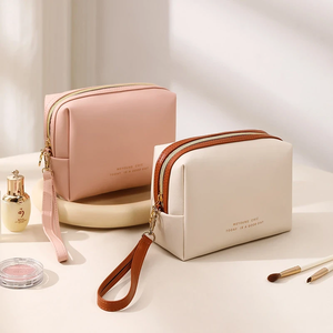 <span class=keywords><strong>Borsa</strong></span> per il Trucco in <span class=keywords><strong>Pelle</strong></span> PU di Lusso per Donne con Logo Personalizzato, <span class=keywords><strong>Borsa</strong></span> da Viaggio per Cosmetici in <span class=keywords><strong>Pelle</strong></span> Crema con Manico per Signore - Product Image 3