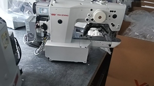Machine à coudre électronique VMA en promotion, machine à point de recouvrement avec dispositif de changement de bouton facile pour usine de confection - Product Image 5