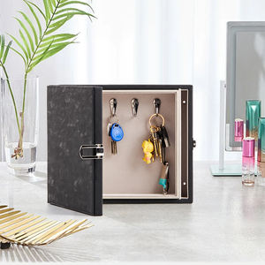 <span class=keywords><strong>Caja</strong></span> Faraday montada en la pared de cuero PU para llaves de <span class=keywords><strong>coche</strong></span> con cierre magnético Key Fob Signal Blocker Box Faraday Key Fob Protector - Product Image 5