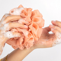 Éponge de bain en forme de flamant rose personnalisée OEM, en maille PE, douce et moussante, pour le lavage corporel des enfants