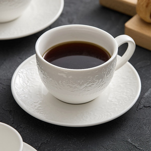 Taza de Porcelana de Alta Gama para Desayuno, Diseño Europeo Exquisito con Relieve, Taza de Café Clásica de Alta Estética en Color Blanco - Product Image 1