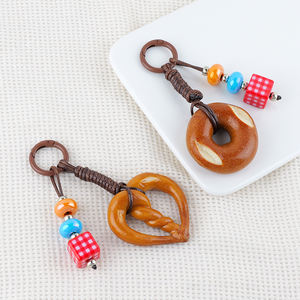 Super mignon en forme de nourriture en métal porte-clés mode dessin animé alcalin eau pain pendentif tissé à la main chocolat porte-clés lanière - Product Image 4
