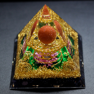 Pyramide en résine époxy avec galets de cristal, ornement de bureau, décoration d'intérieur, boule de sable rouge et or, sable bleu et or - Product Image 4