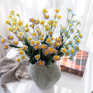Fleurs artificielles en plastique, style INS, marguerites à branche unique, pour décoration intérieure, bouquets de mariage, bleu, vert, bleu foncé, CallaFloral - Product Image 1