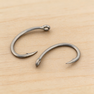 Boîte de 50 hameçons à poissonner à ardillon 8011 en acier à haute teneur en carbone avec revêtement PTFE - Product Image 6