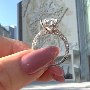 Anello Sottile Rettangolare dal Design Minimalista per Donne - Product Image 3